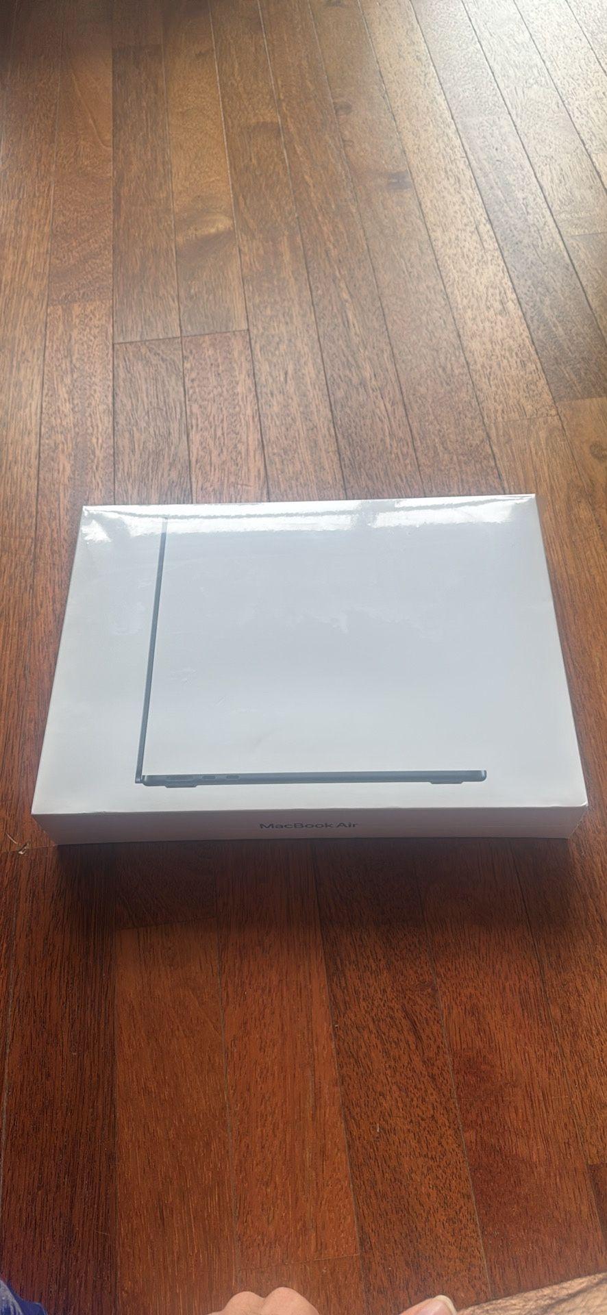 Apple Laptop MacBook Air 13inch M2 16GB RAM - 256GB SSD NEW SEALED