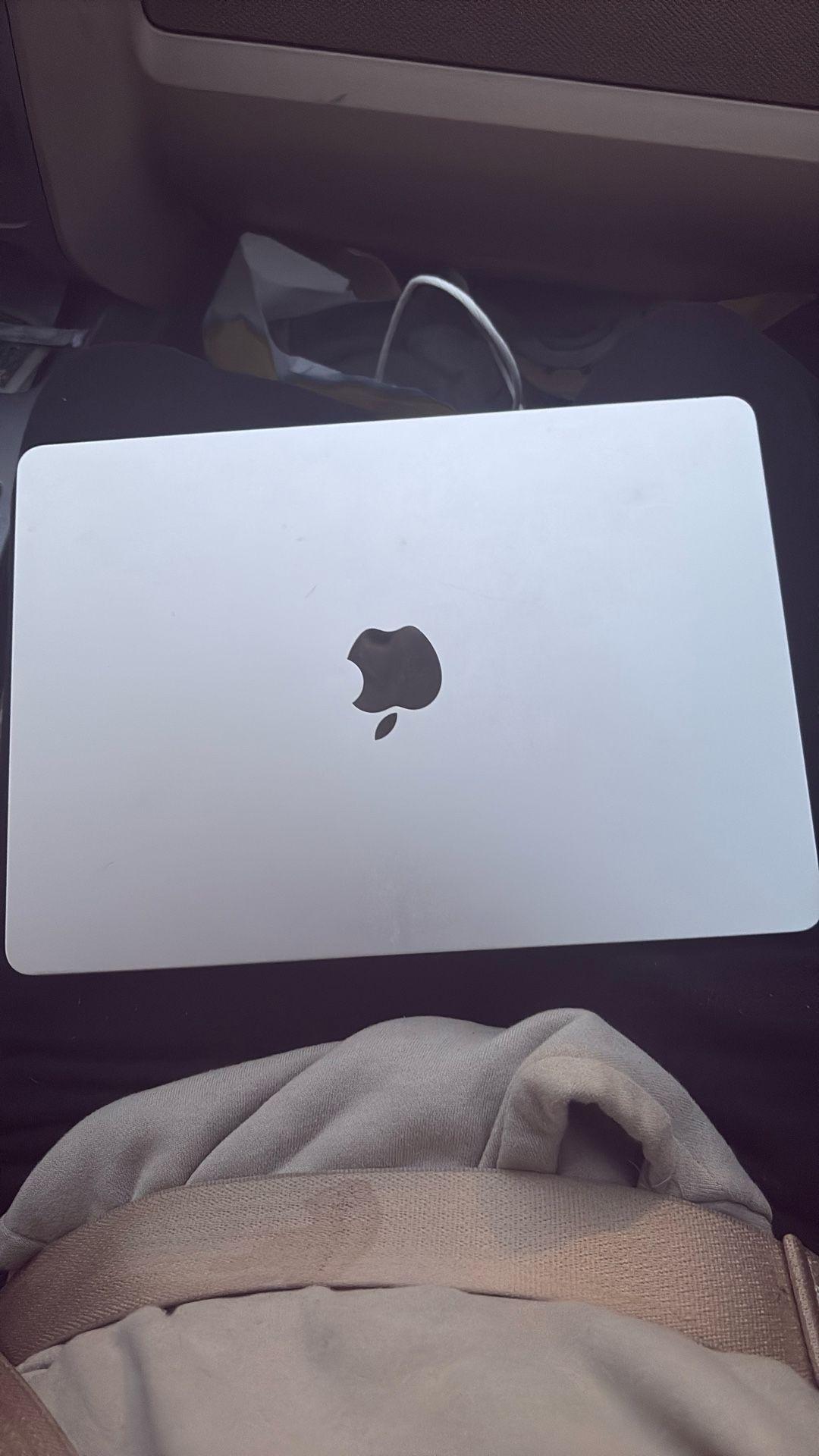 MacBook Air 13.6" Laptop - Apple M2 chip - 8G8 Memory - 256GB SSD - Starlight